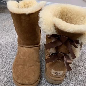 Bailey bow ugg boots size 9